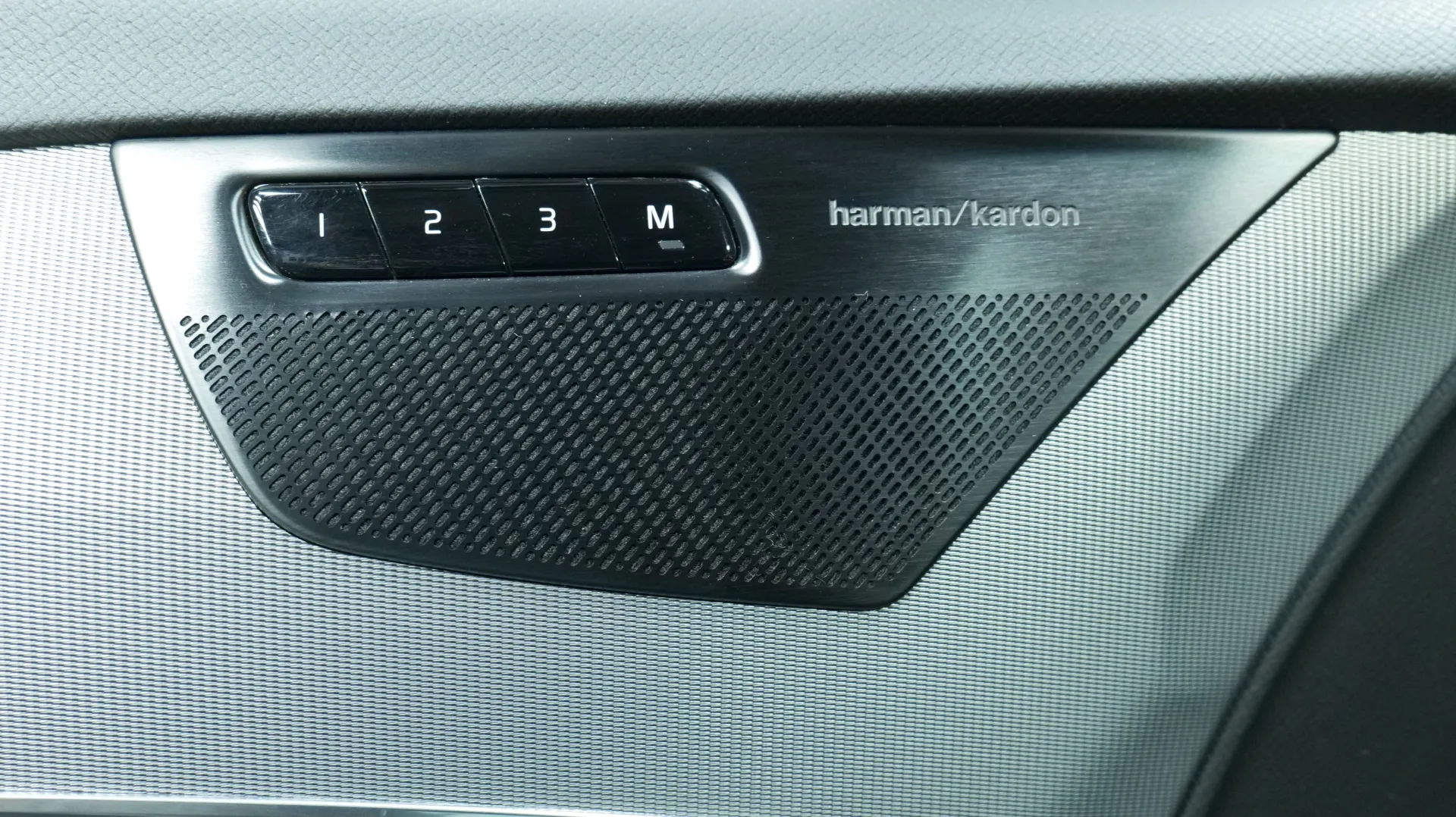 Autokuva 10 - GPS-497