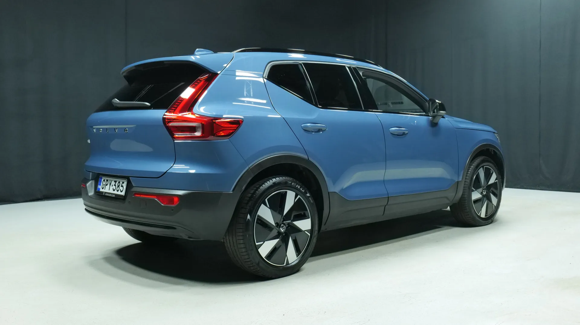 Autokuva 3 - GPY-385