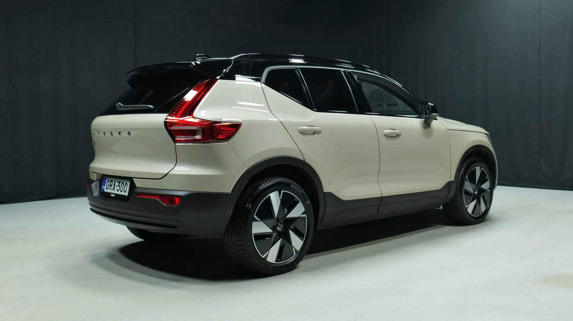 Autokuva 3 - GRA-300