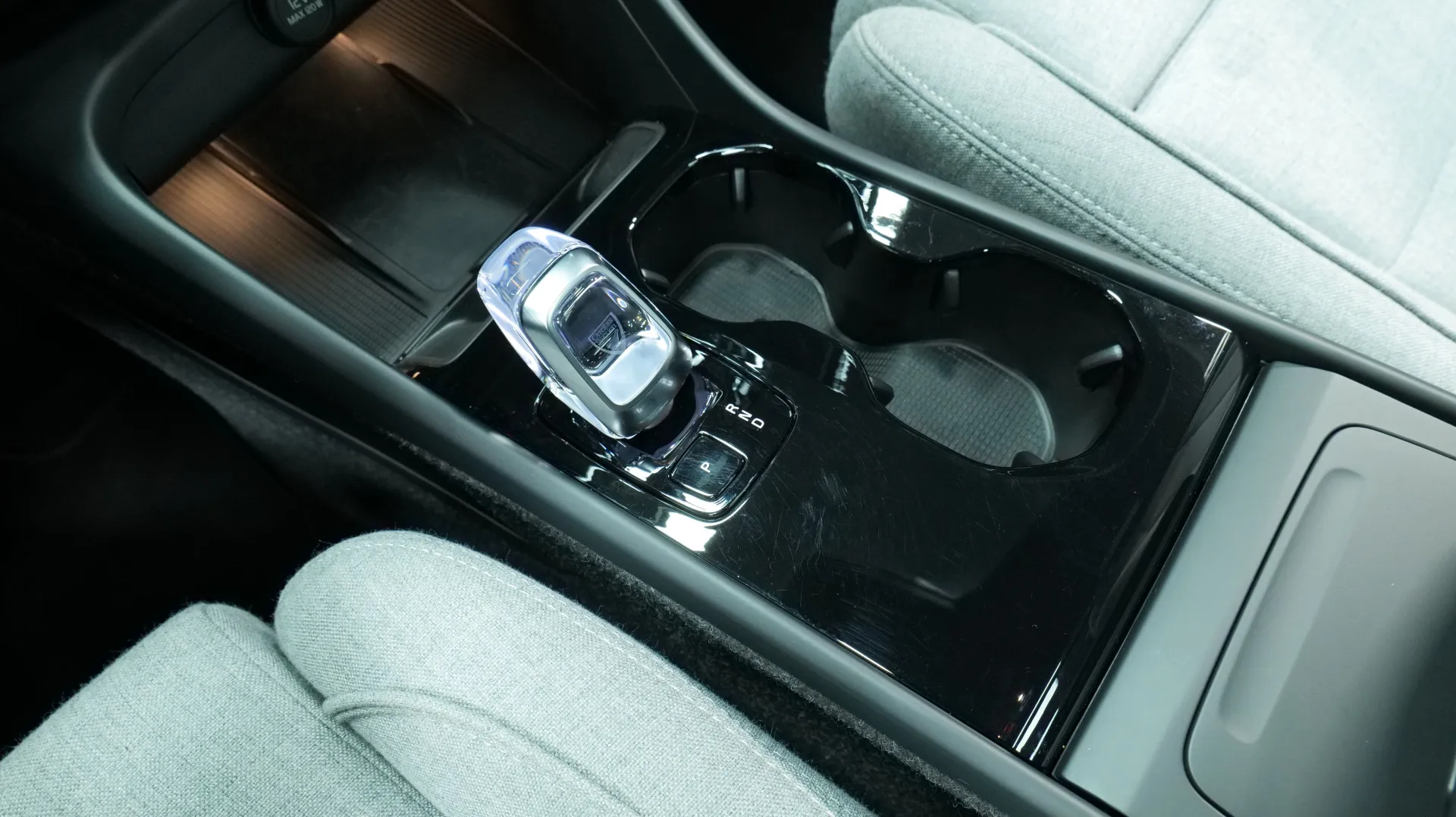 Autokuva 9 - GRA-300