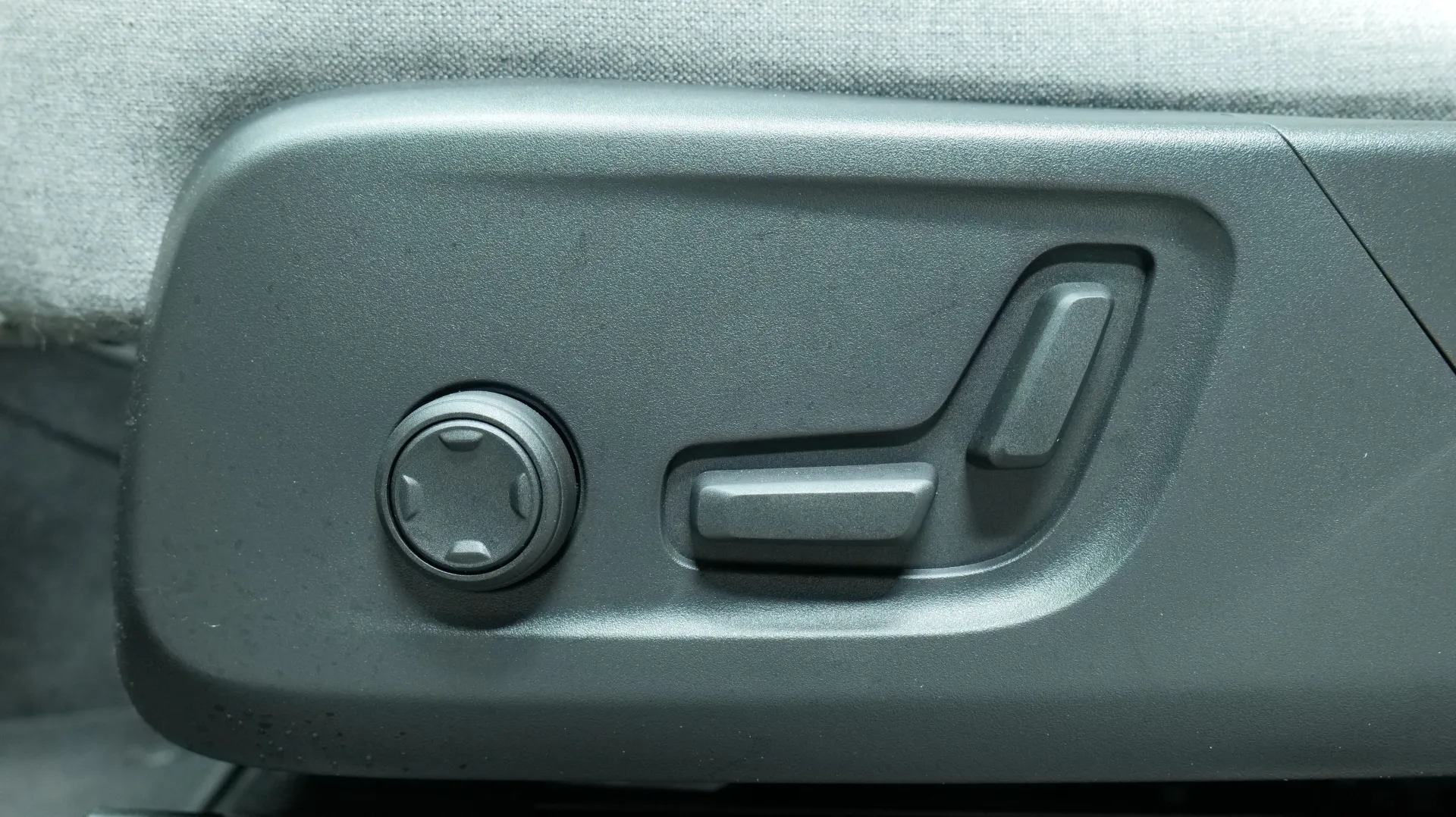 Autokuva 11 - GRA-300