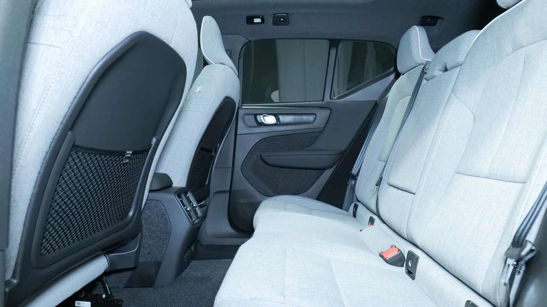 Autokuva 16 - GRA-300