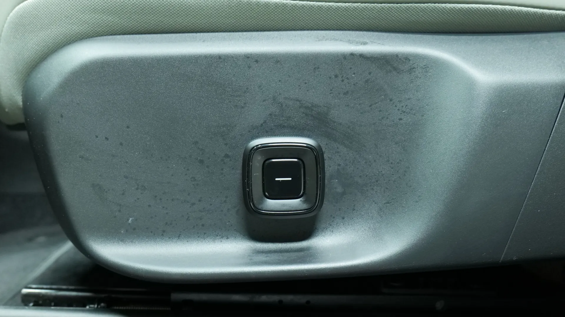 Autokuva 9 - GRA-307