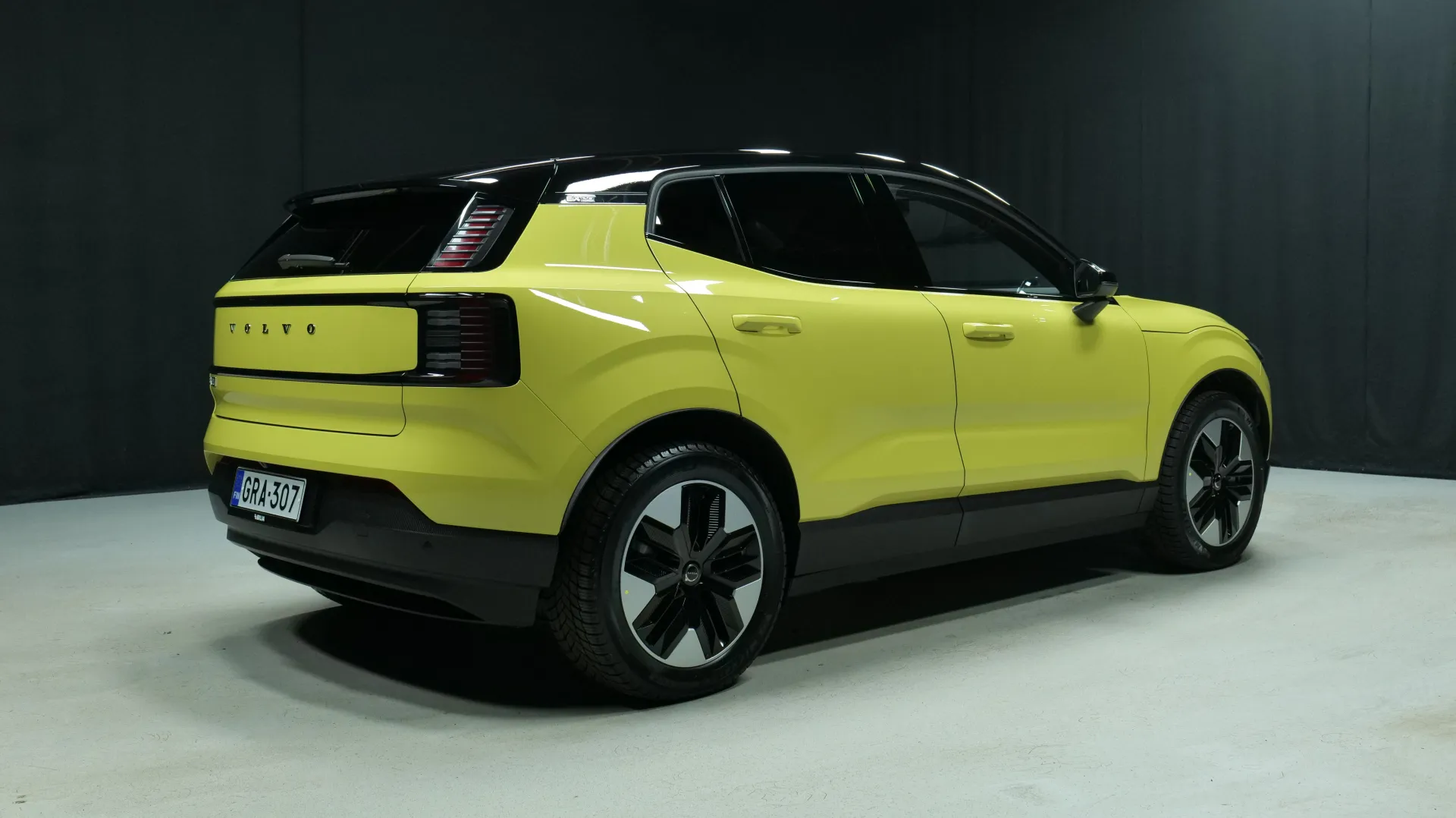 Autokuva 3 - GRA-307