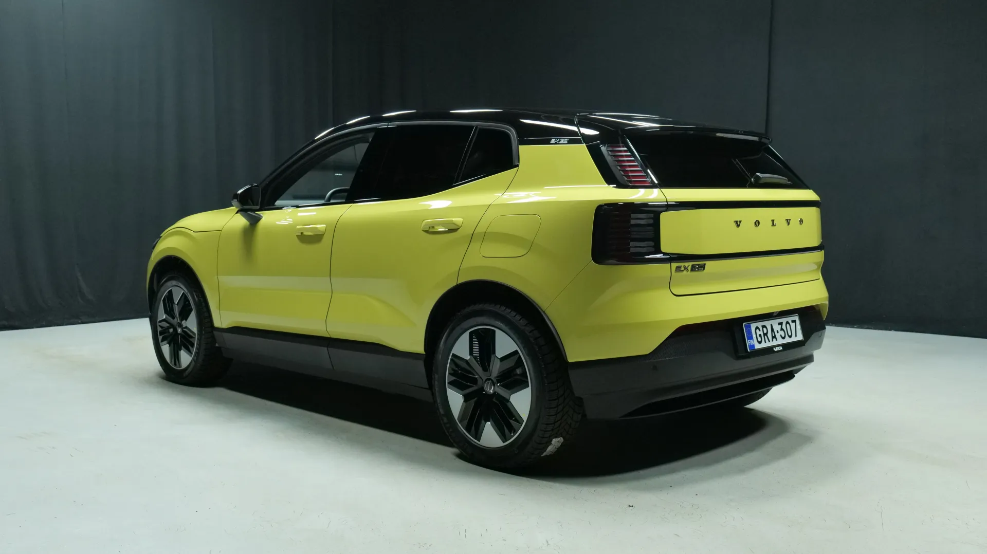 Autokuva 2 - GRA-307