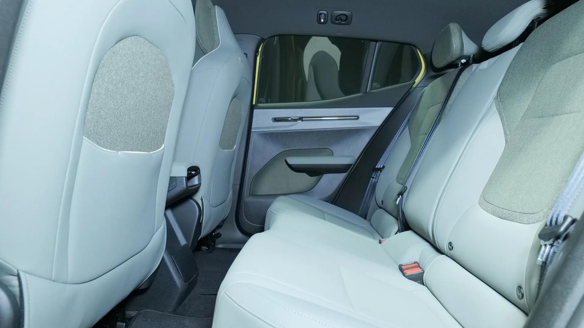 Autokuva 14 - GRA-307