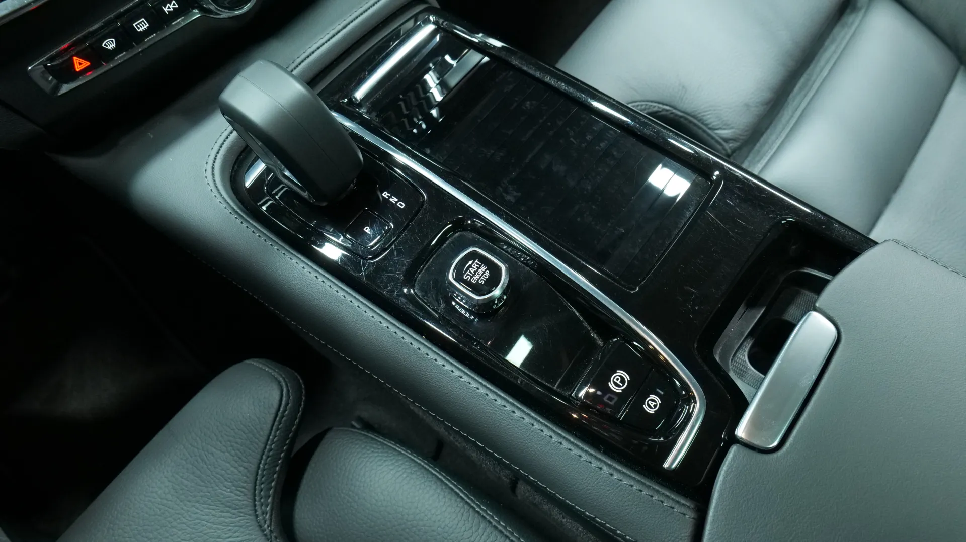 Autokuva 9 - GRA-313