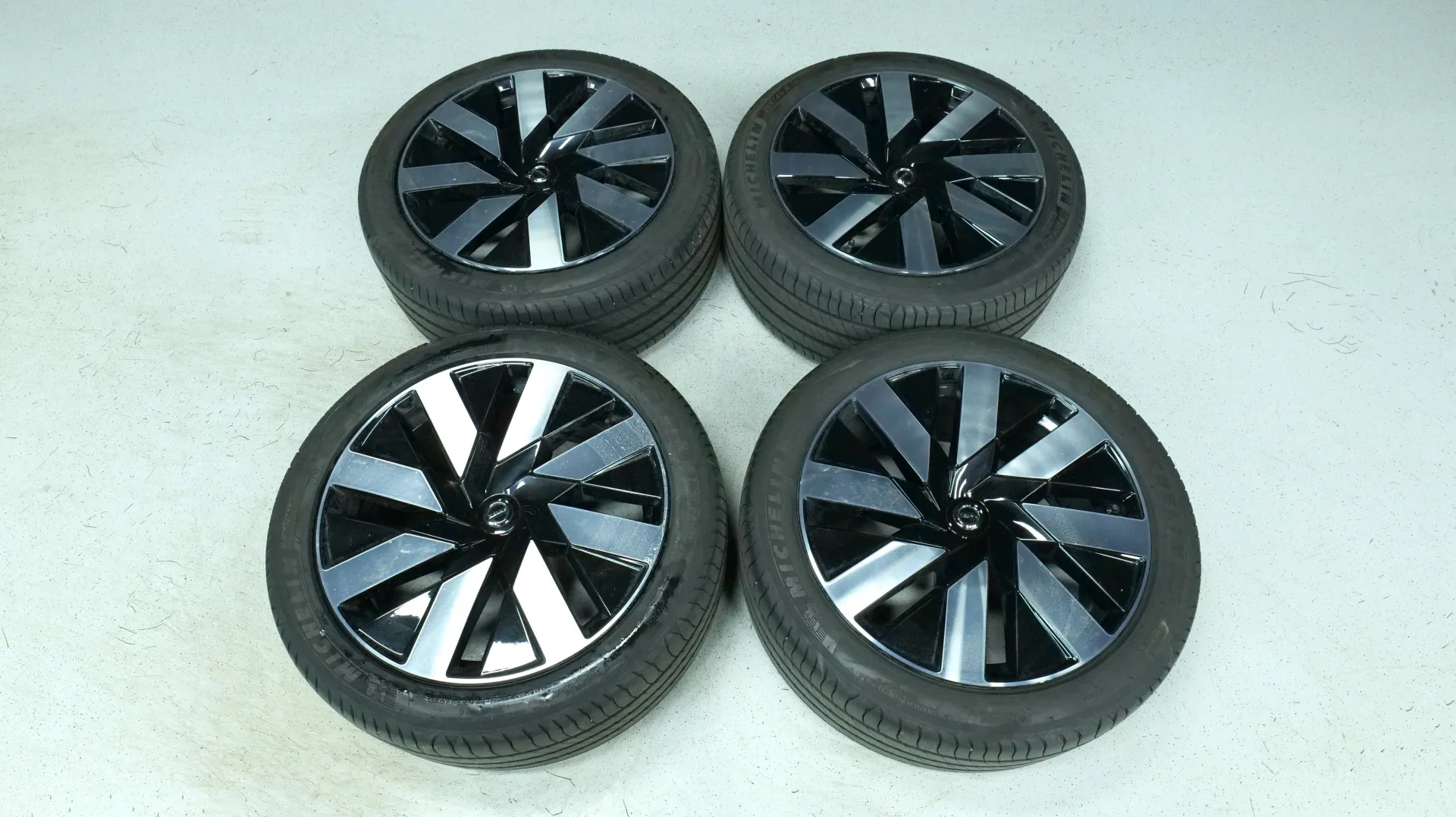 Autokuva 20 - GRA-730