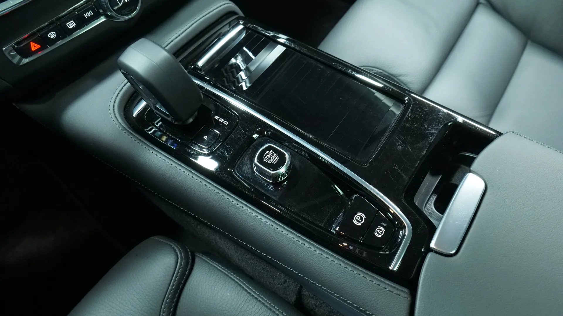 Autokuva 9 - GRA-730