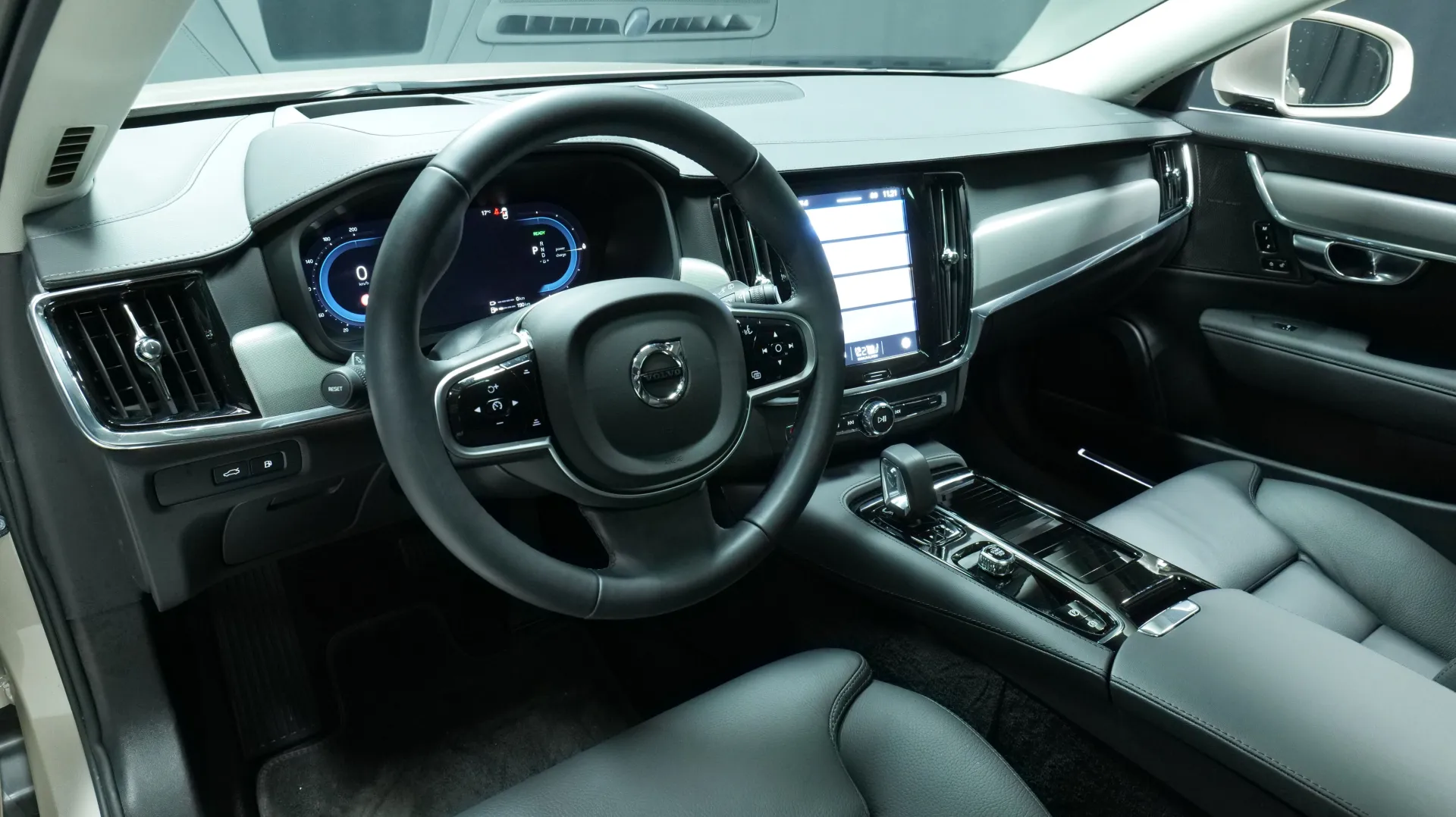 Autokuva 13 - GRA-730