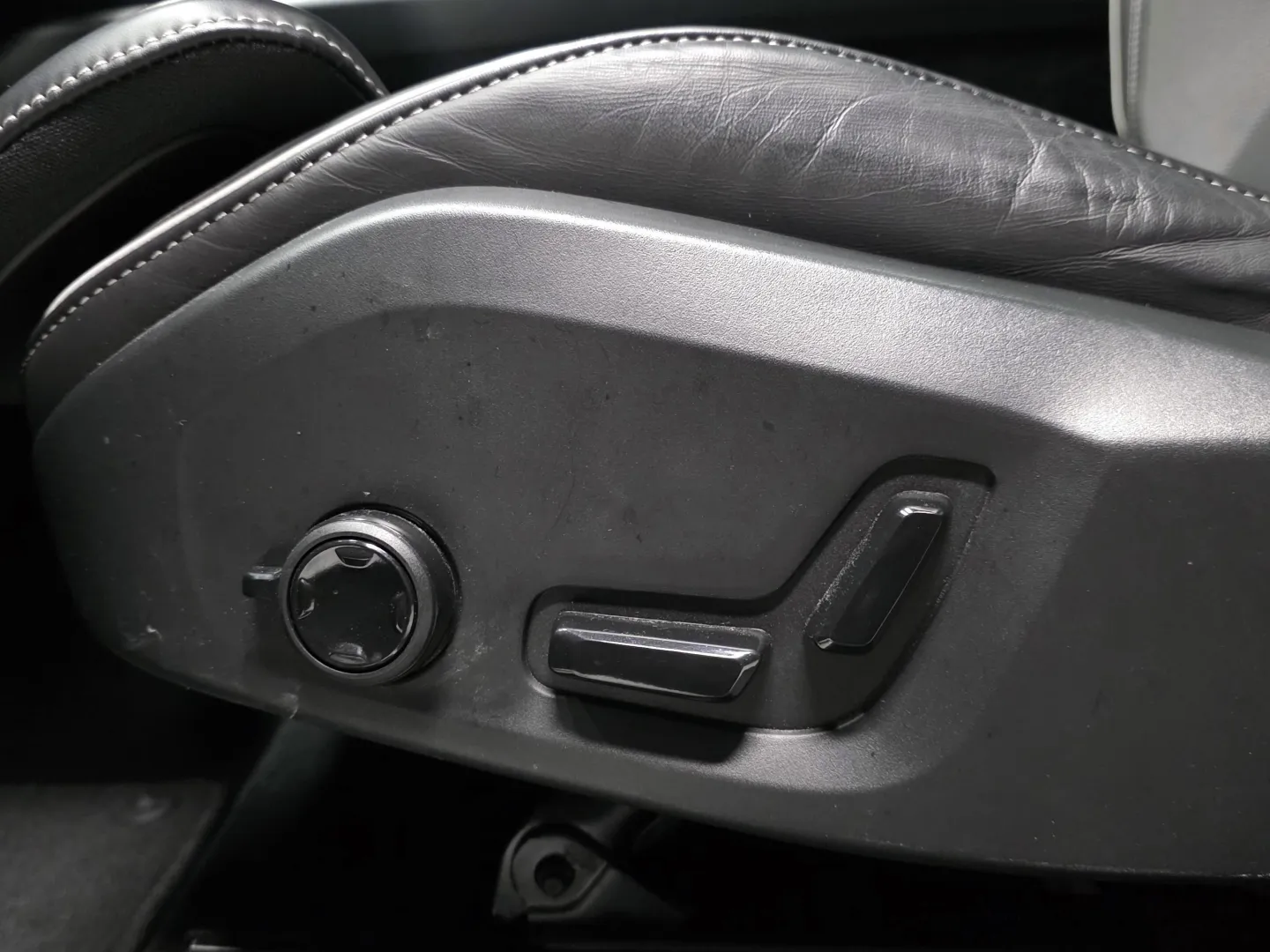 Autokuva 15 - GRC-889