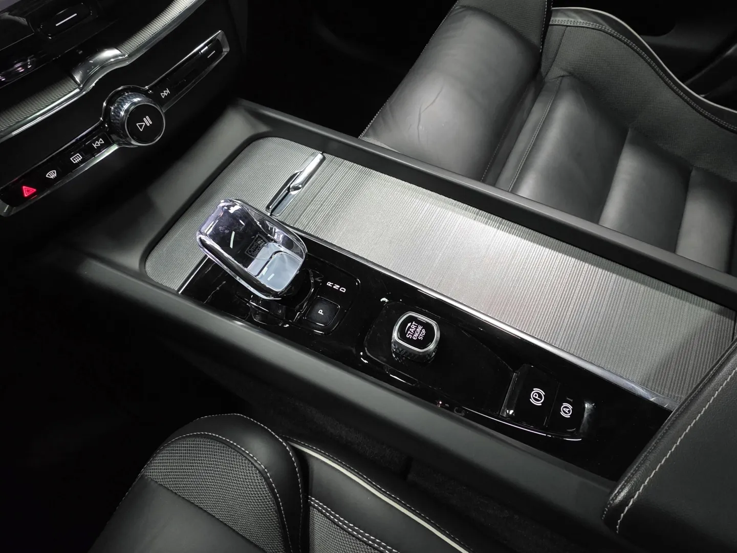 Autokuva 14 - GRC-889