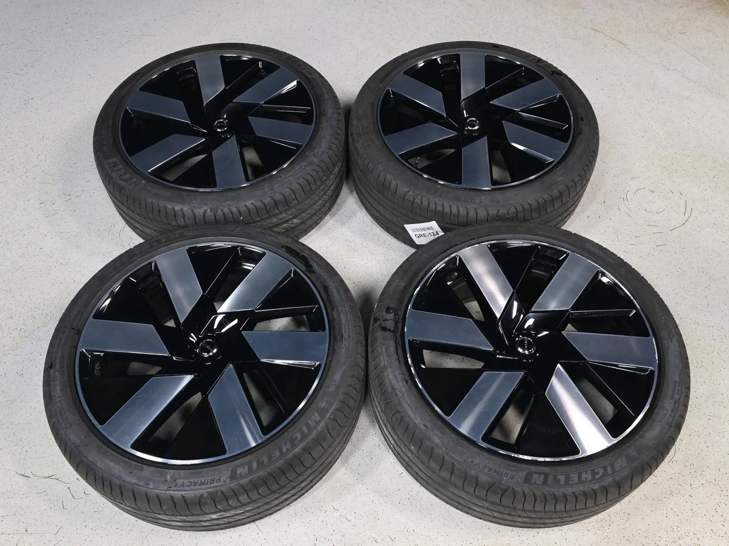 Autokuva 11 - GRE-124