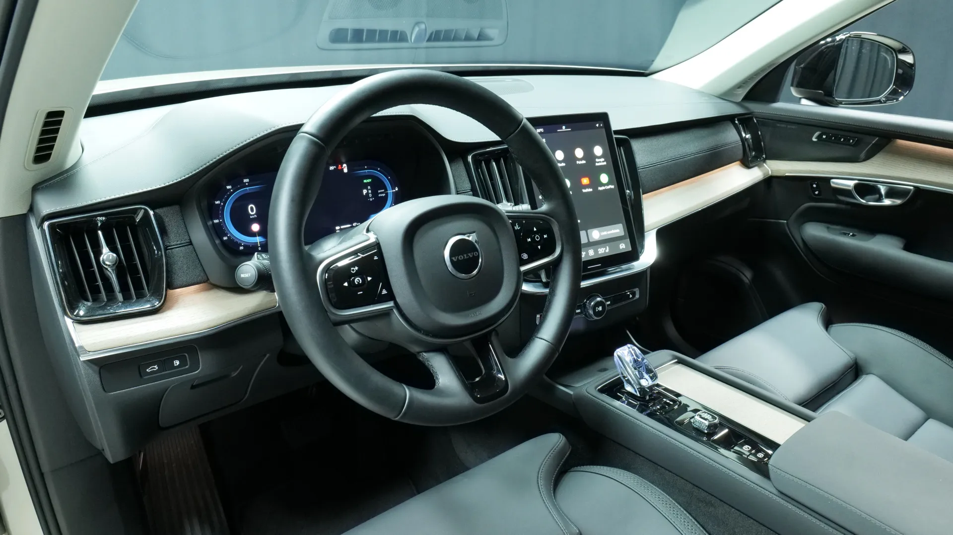 Autokuva 13 - GRF-266