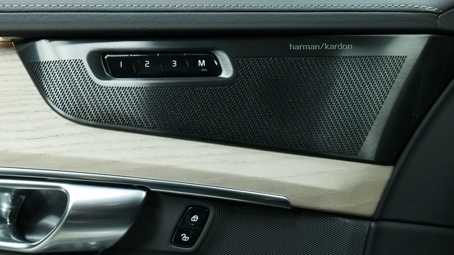 Autokuva 10 - GRF-266