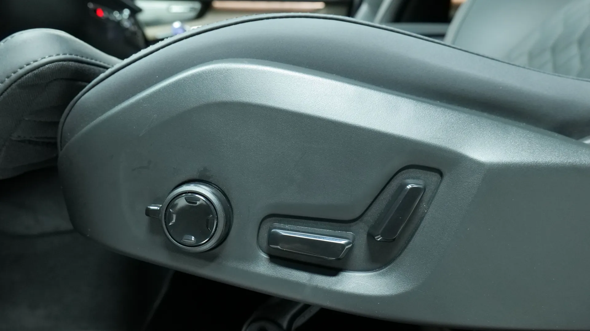 Autokuva 11 - GRF-266