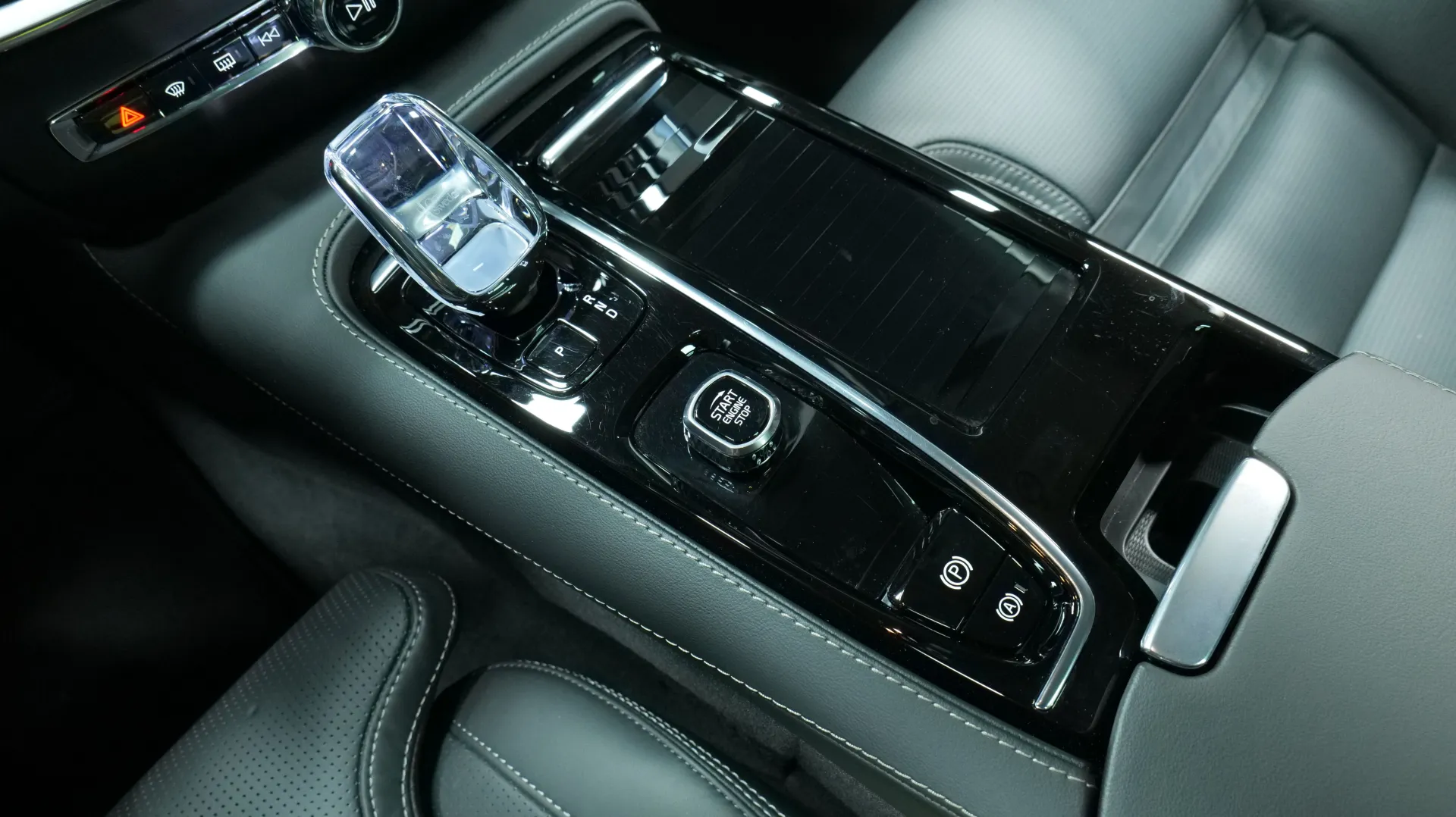 Autokuva 9 - GRF-546