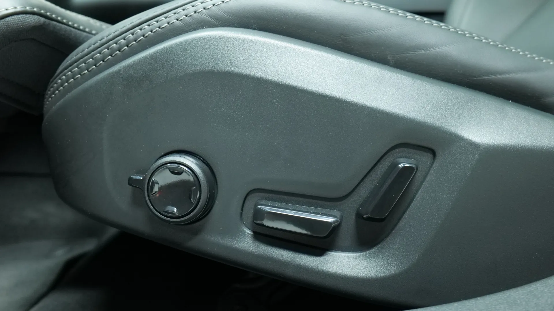 Autokuva 11 - GRF-546