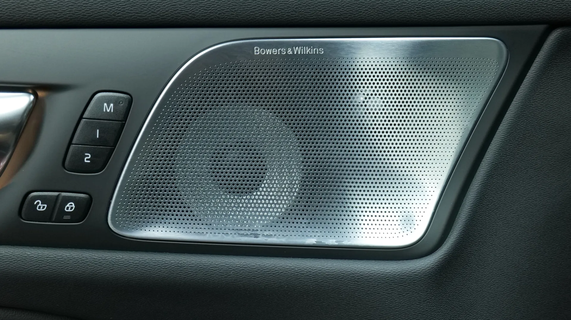 Autokuva 10 - GRF-546