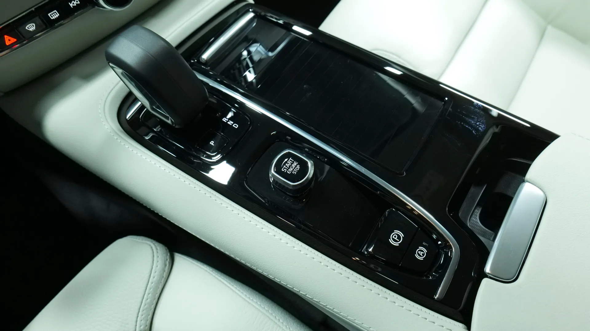 Autokuva 9 - GRG-556