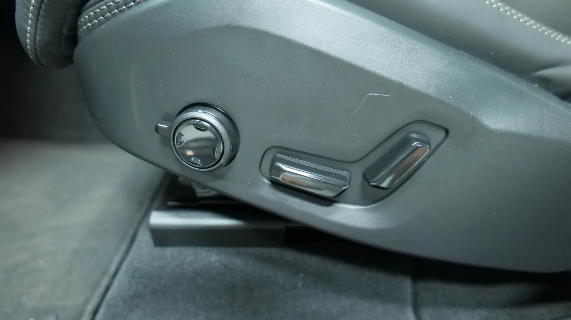 Autokuva 20 - GRI-693