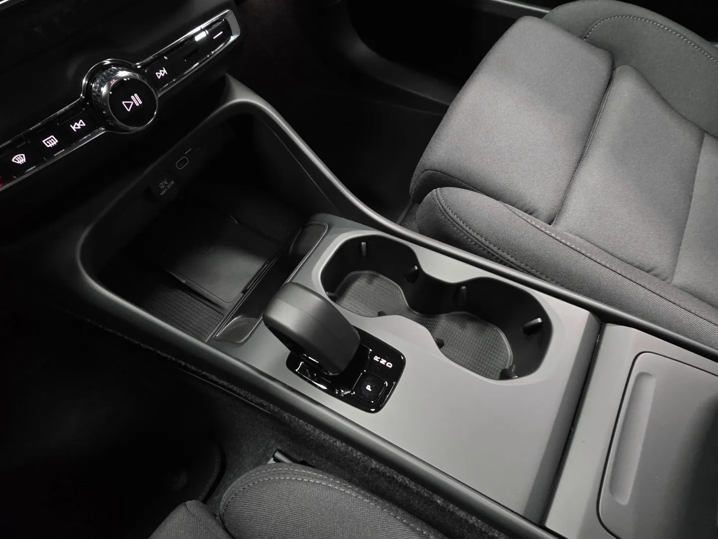 Autokuva 13 - GRI-695