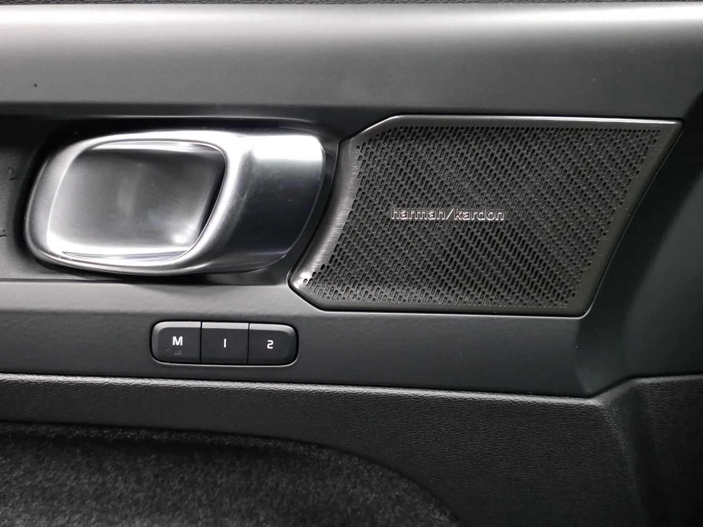 Autokuva 14 - GRI-695