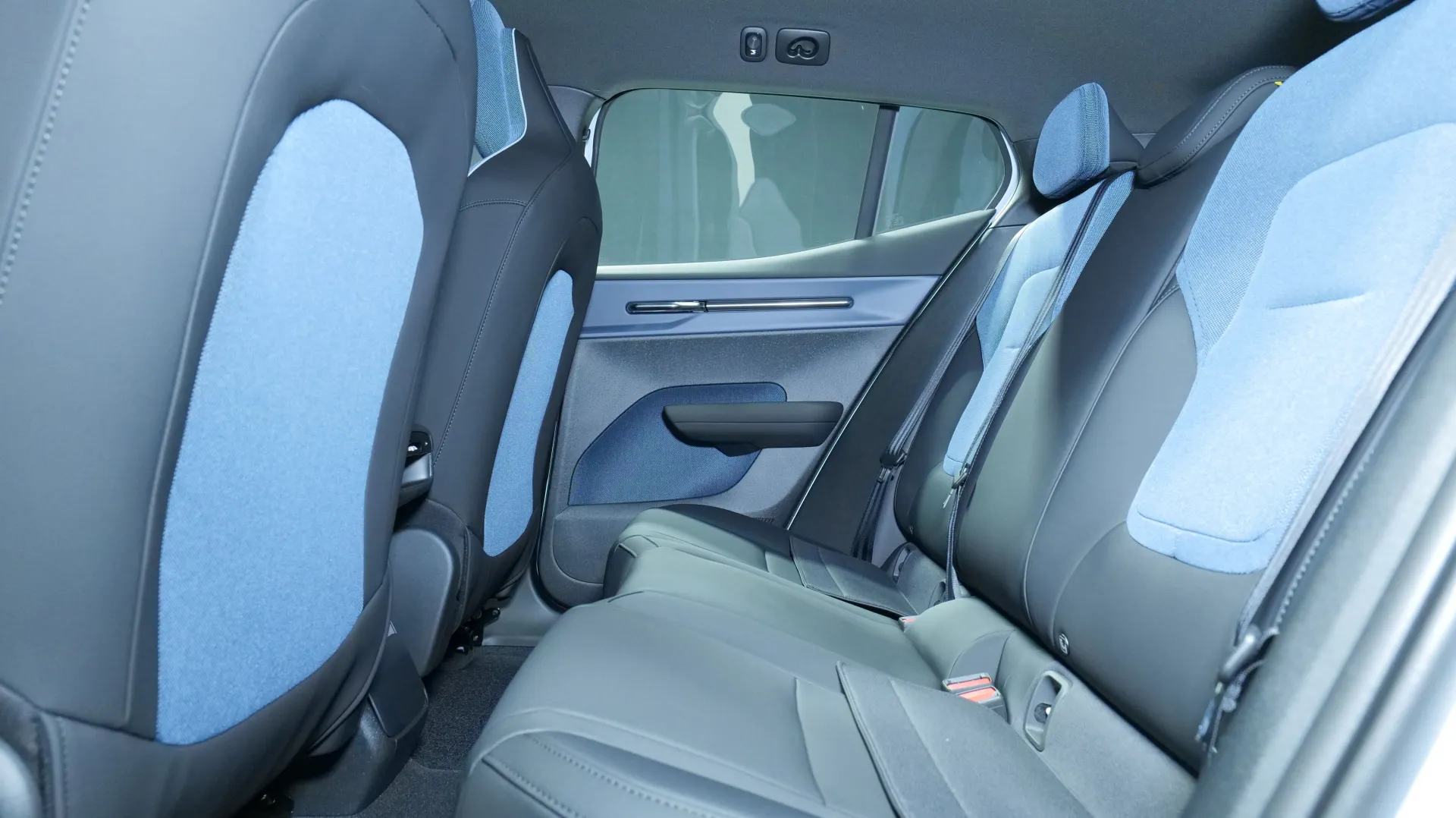 Autokuva 13 - GRO-298