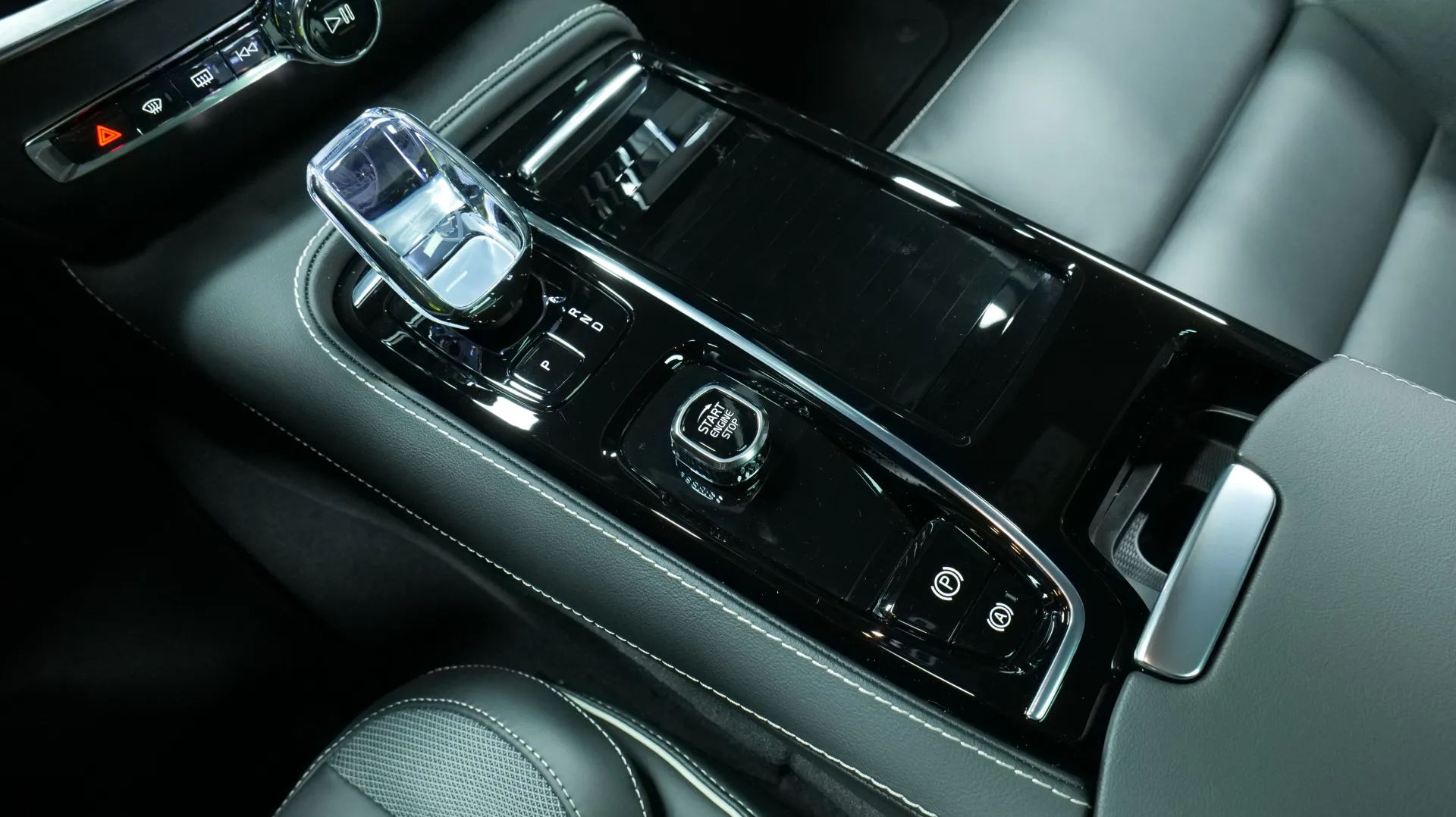 Autokuva 9 - GRO-303