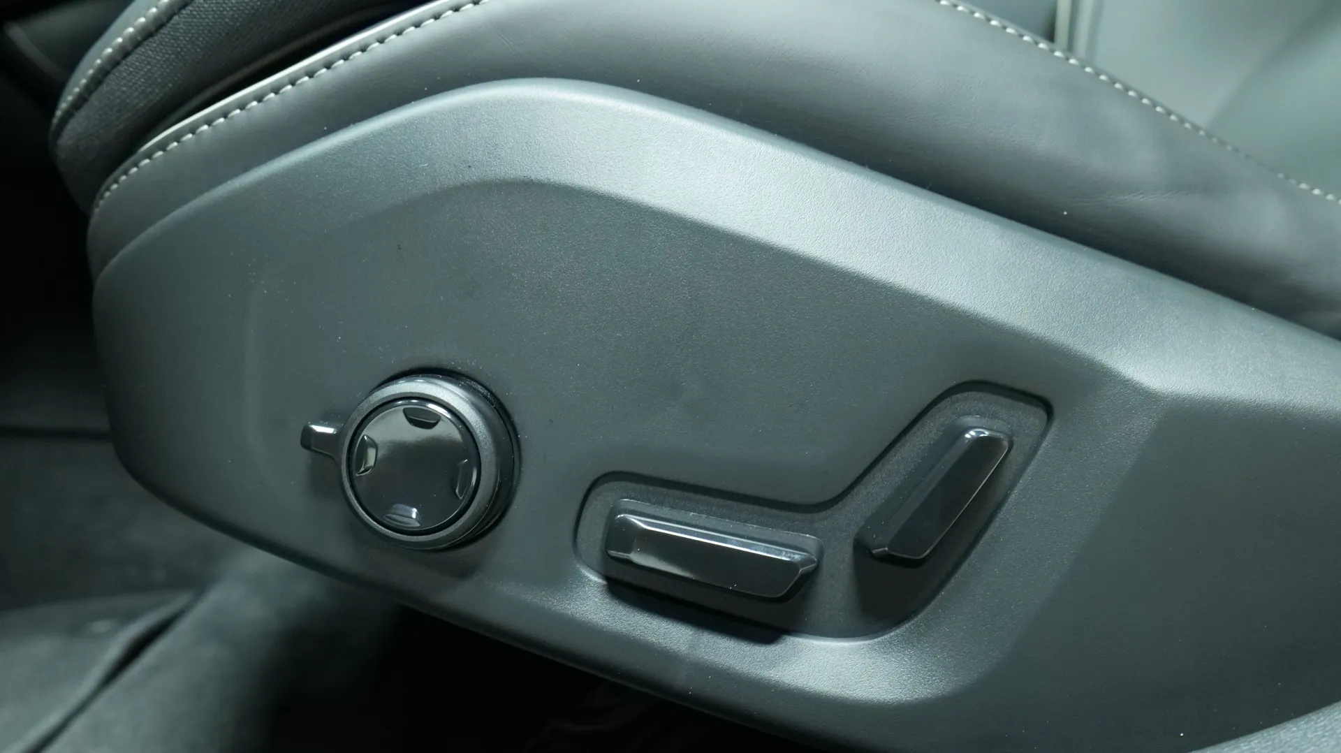 Autokuva 11 - GRO-303