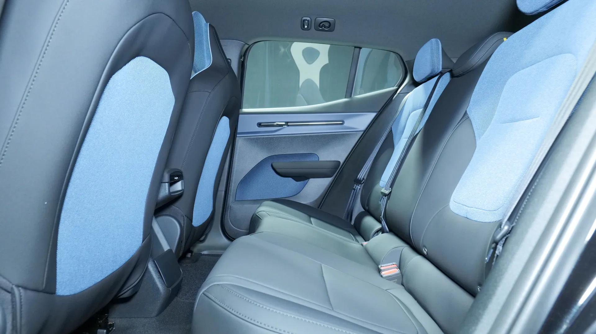 Autokuva 13 - GRO-324