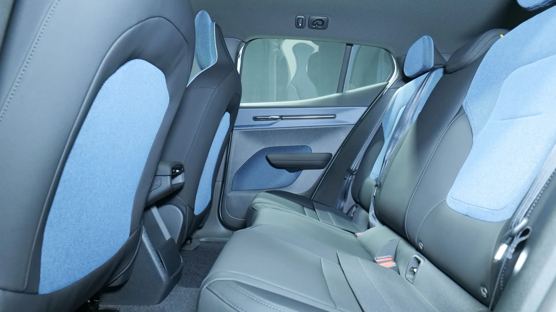 Autokuva 13 - GRR-587