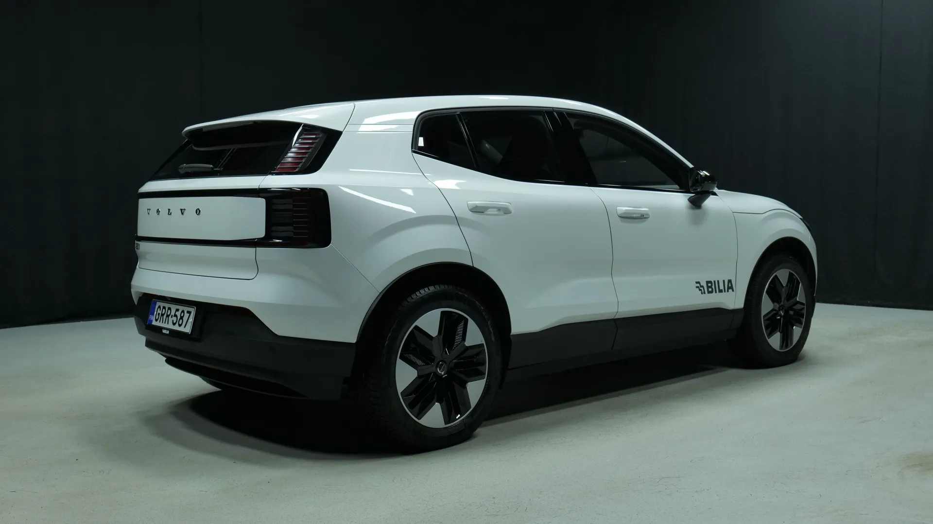 Autokuva 3 - GRR-587