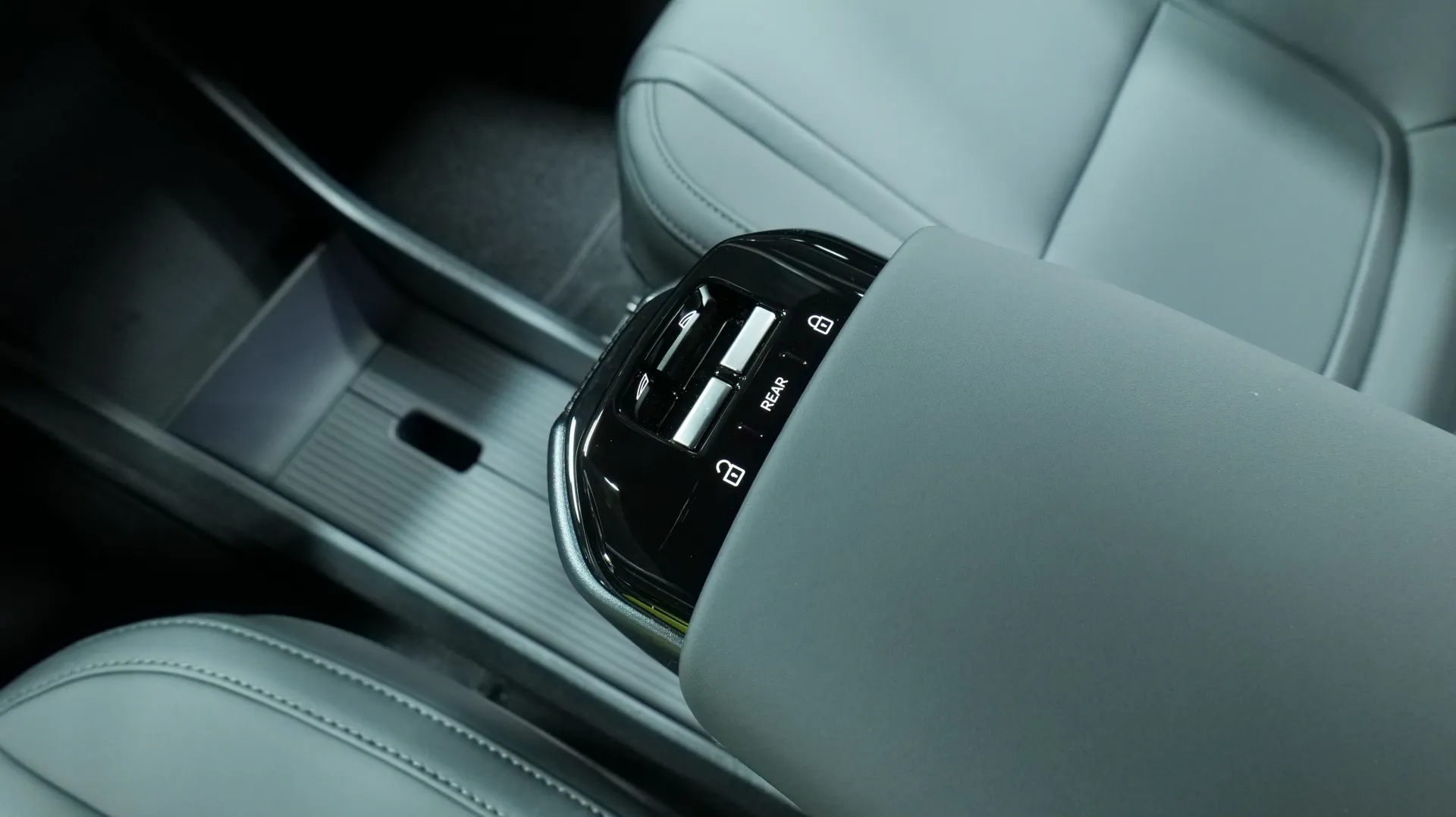 Autokuva 7 - GRR-587