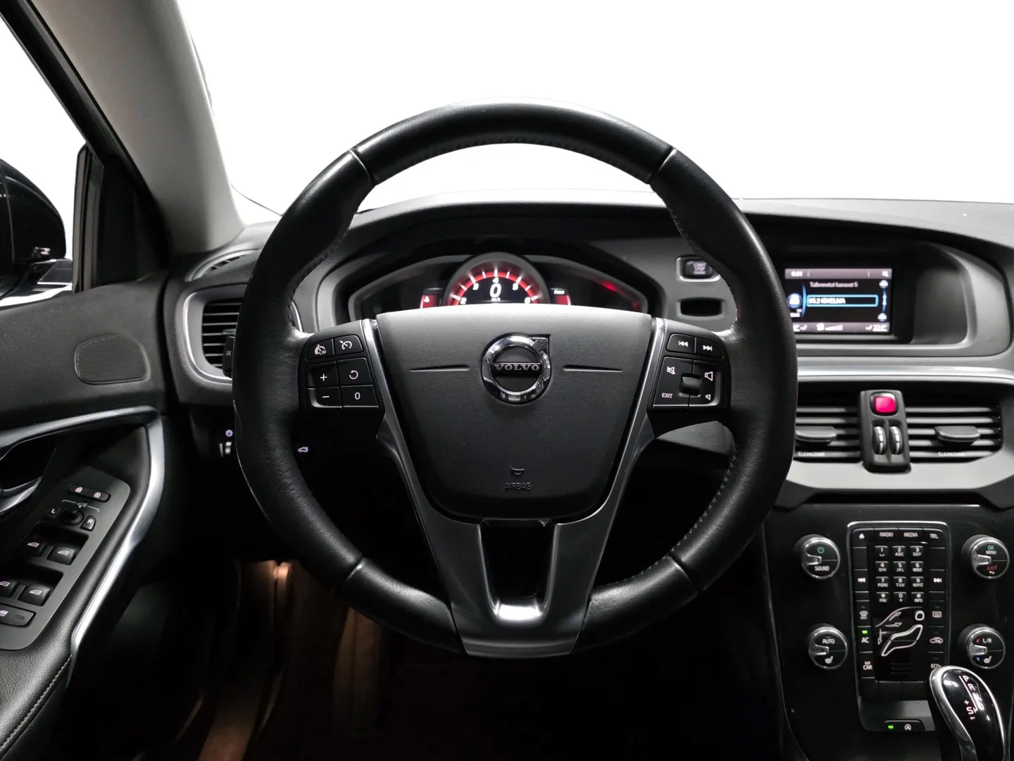 Autokuva 10 - INS-644