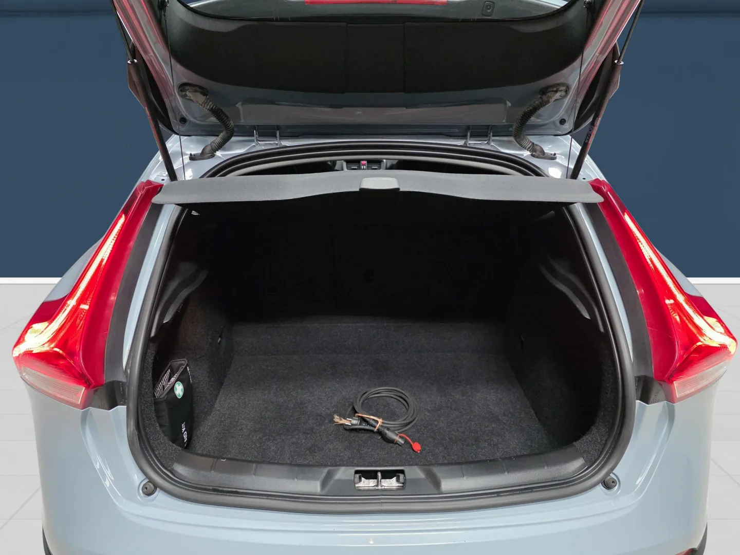 Autokuva 11 - INS-644