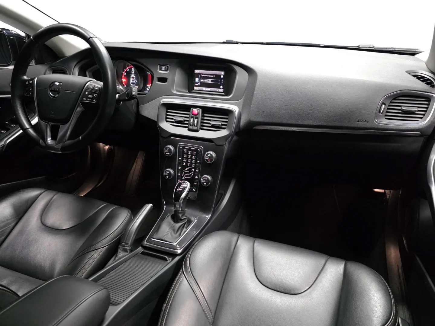 Autokuva 15 - INS-644