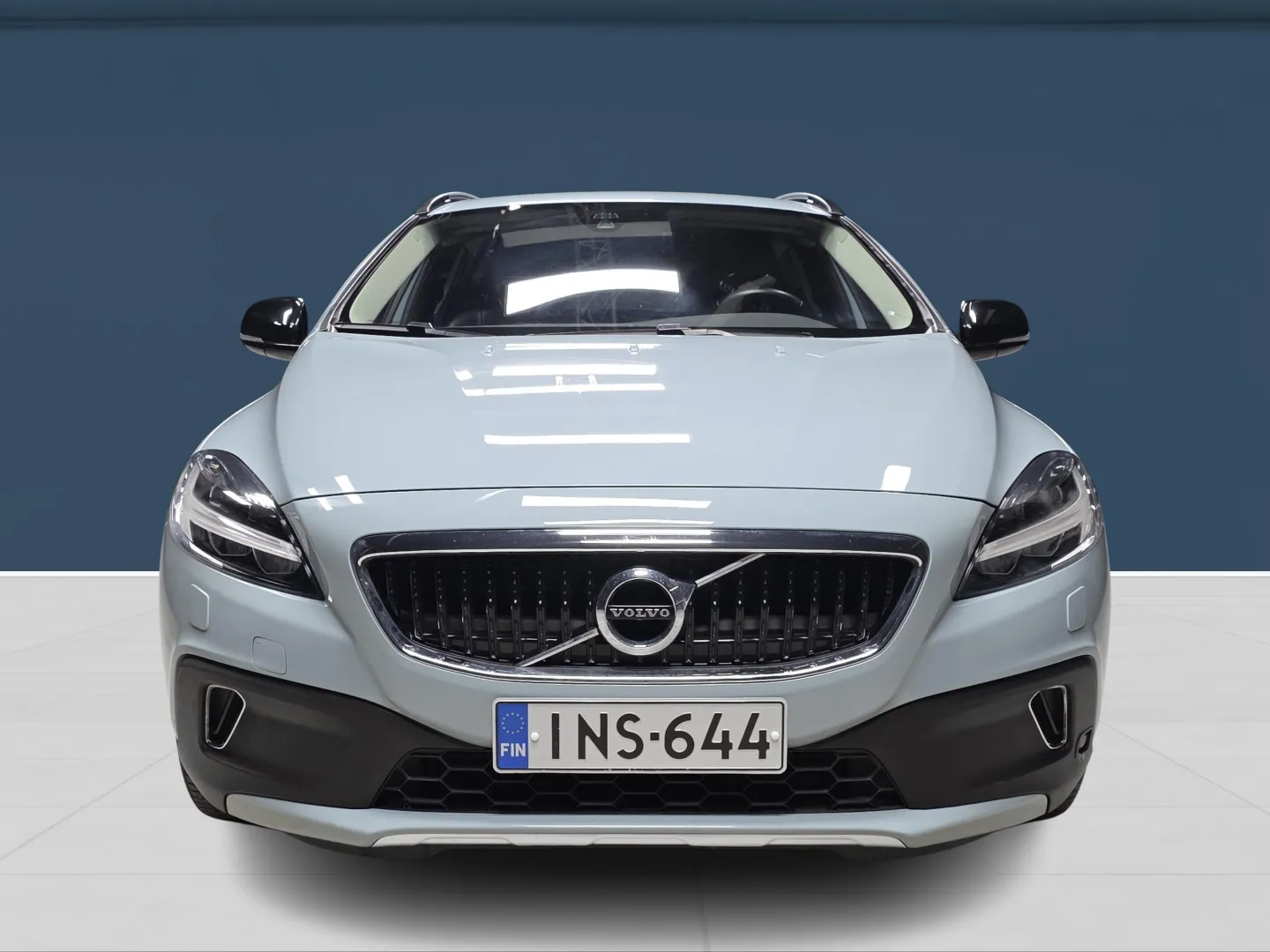 Autokuva 2 - INS-644