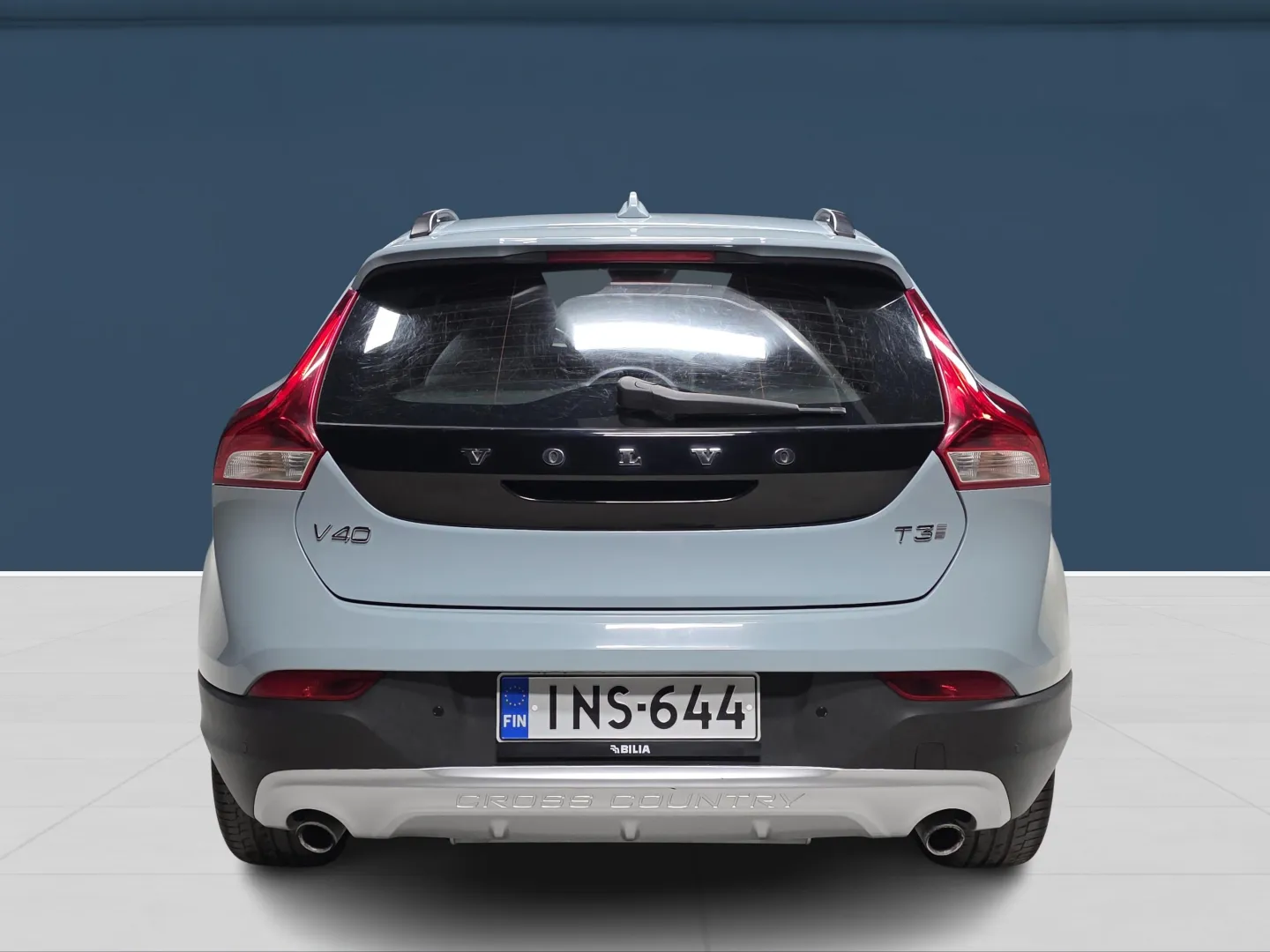 Autokuva 5 - INS-644