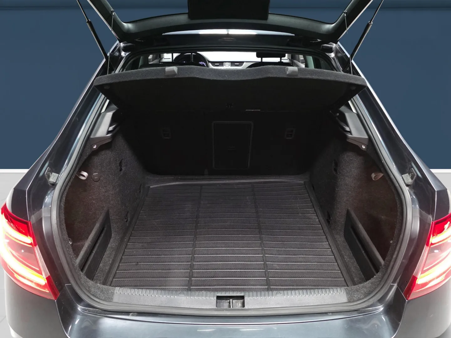 Autokuva 11 - IOX-587