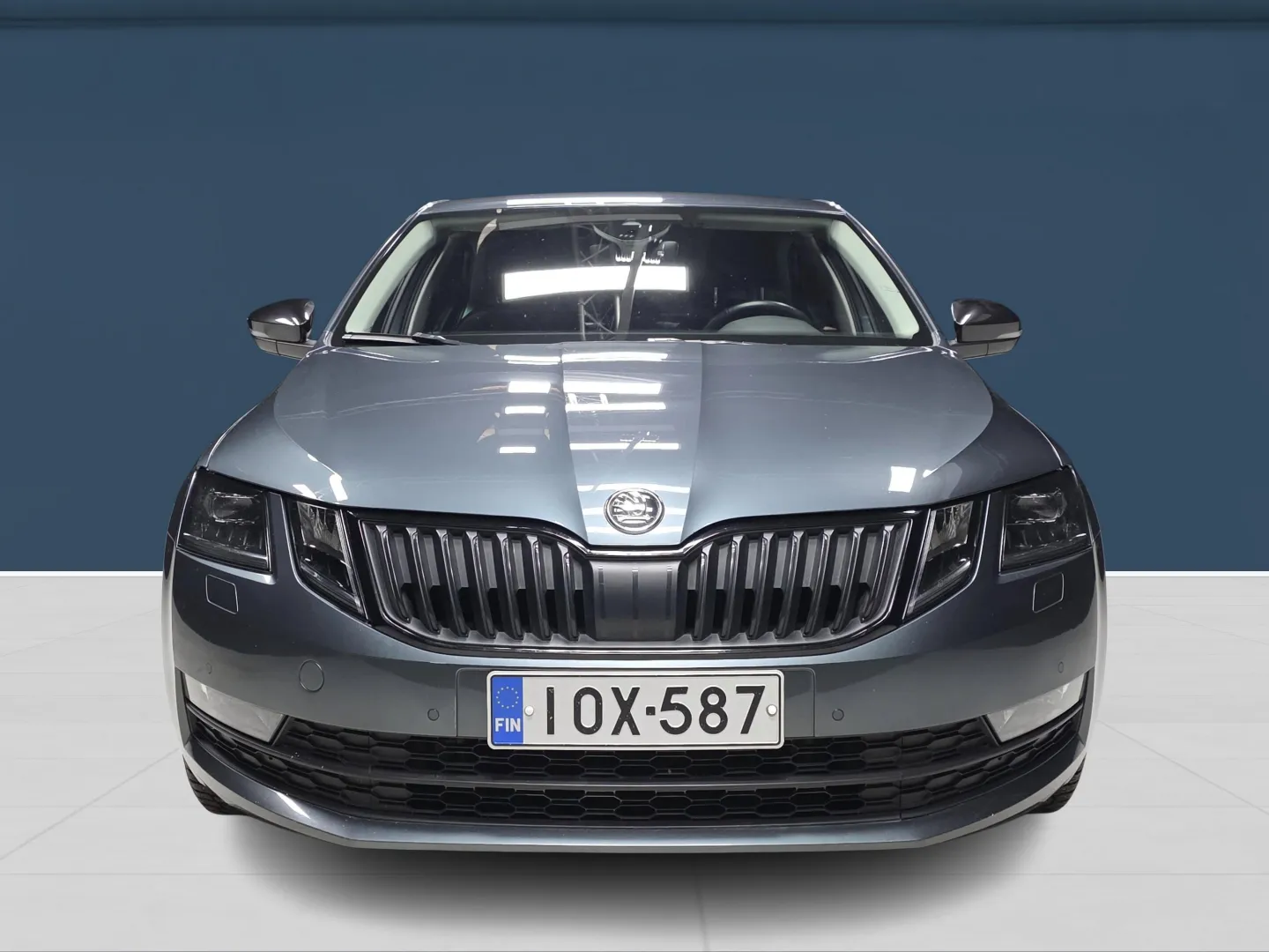 Autokuva 2 - IOX-587