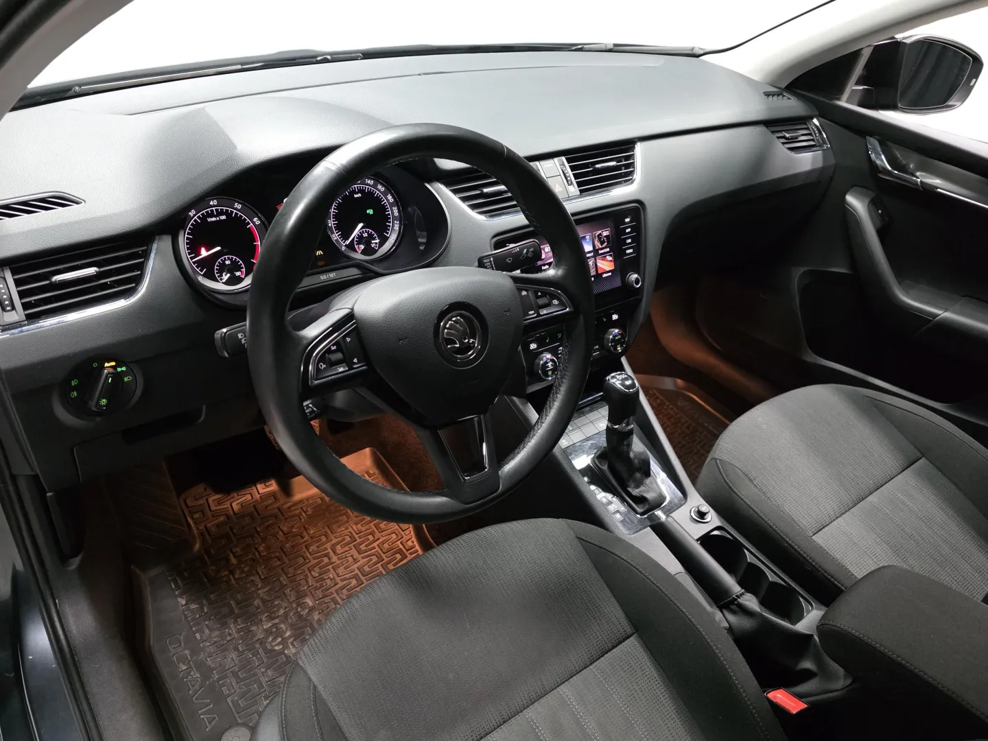 Autokuva 8 - IOX-587