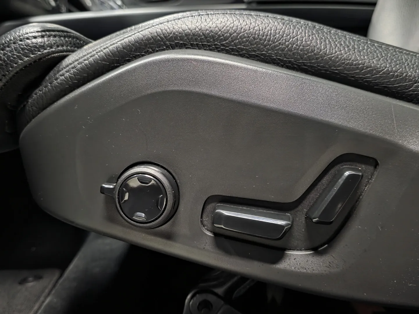 Autokuva 16 - IPC-512