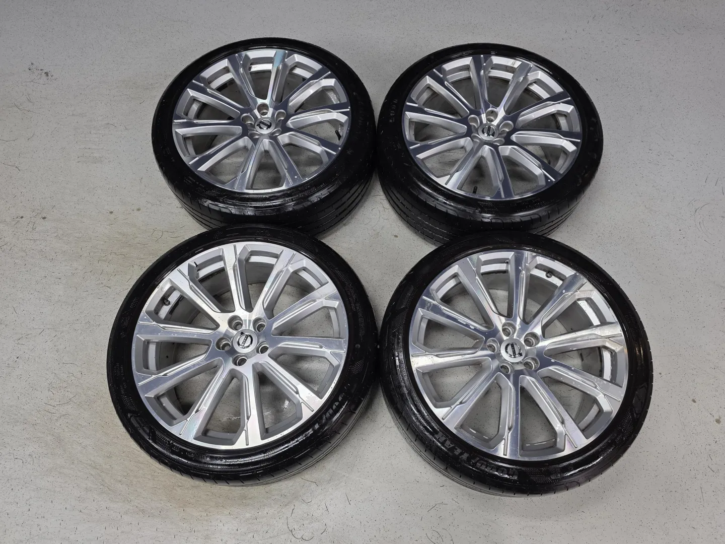 Autokuva 12 - IPC-609