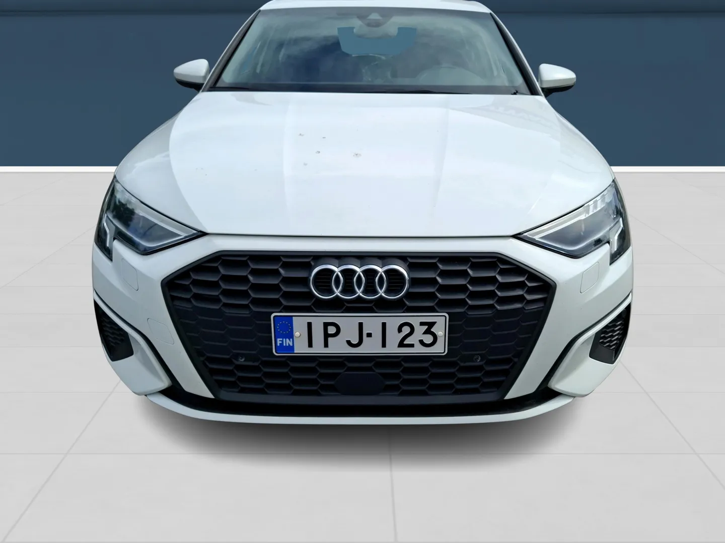 Autokuva 2 - IPJ-123