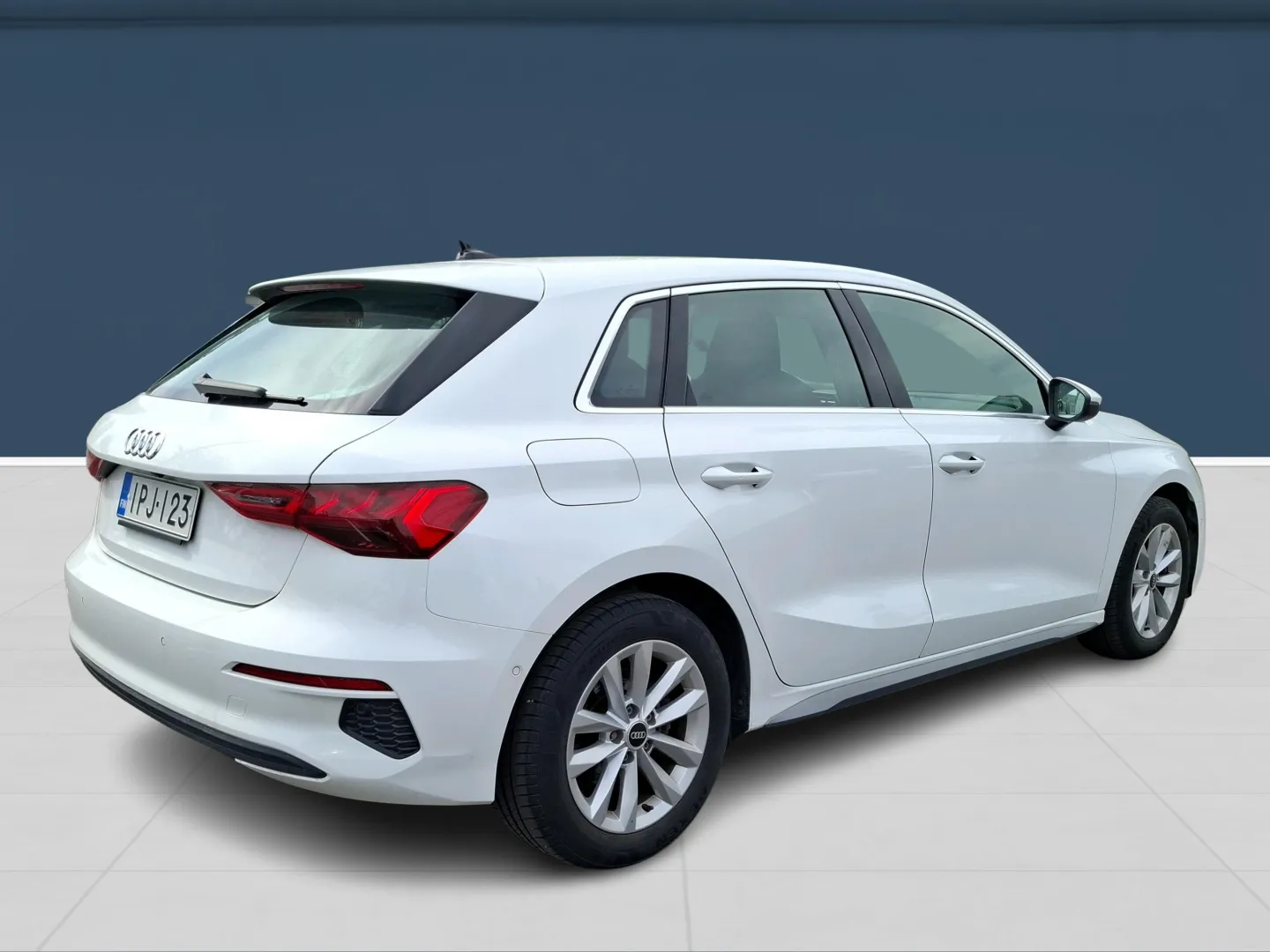 Autokuva 4 - IPJ-123