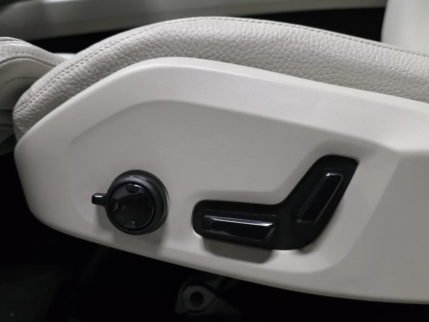 Autokuva 16 - IRC-103