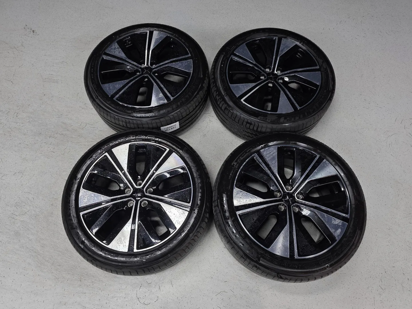 Autokuva 12 - IRJ-851