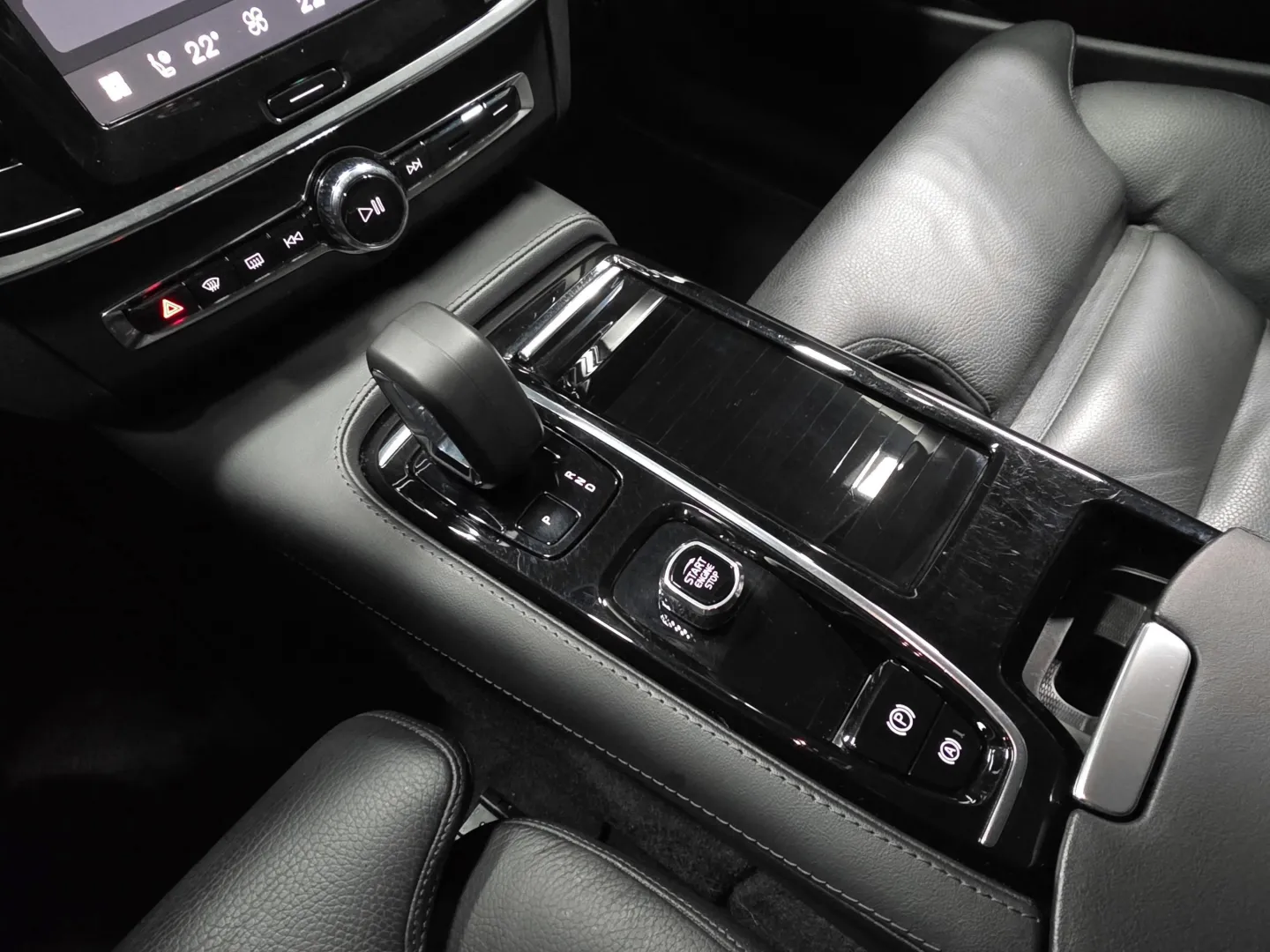 Autokuva 14 - IRN-389