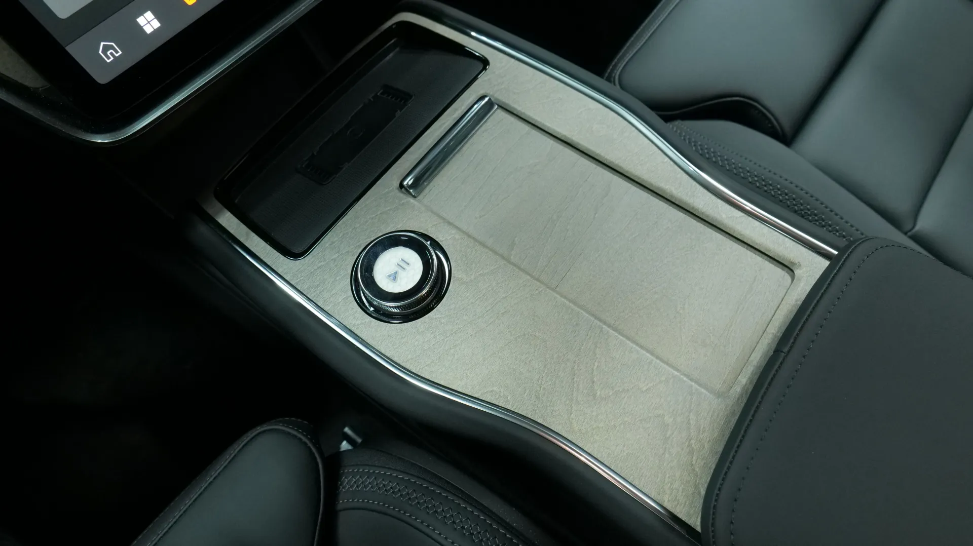 Autokuva 9 - ISC-606